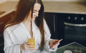 7 Reasons You Need To Drink Apple Cider Vinegar Every Night Before Bed 7 Reasons You Need To Drink Apple Cider Vinegar Every Night Before Bed