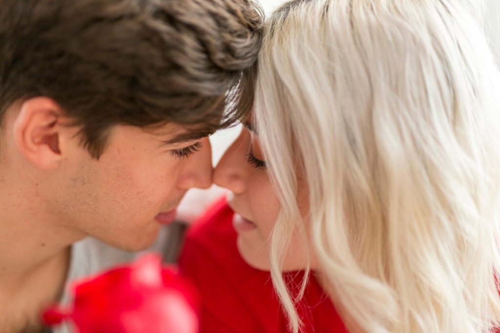 How Long Does DNA Stay After A Kiss? Here’s An Answer - Inky Waves